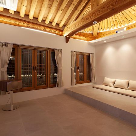 Cheong-Yeon, The Korean Traditional House Hanok In Jeonju Hanok Village Extérieur photo