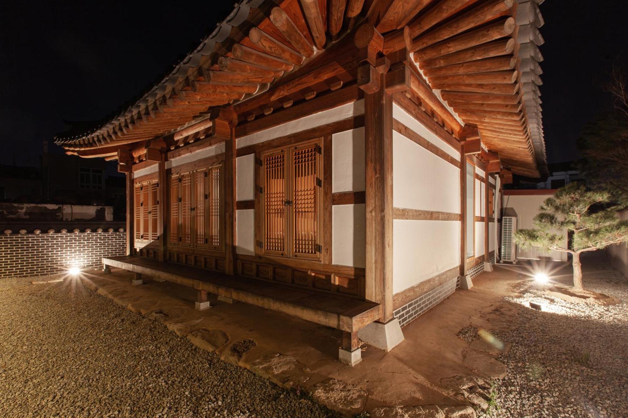 Cheong-Yeon, The Korean Traditional House Hanok In Jeonju Hanok Village Extérieur photo