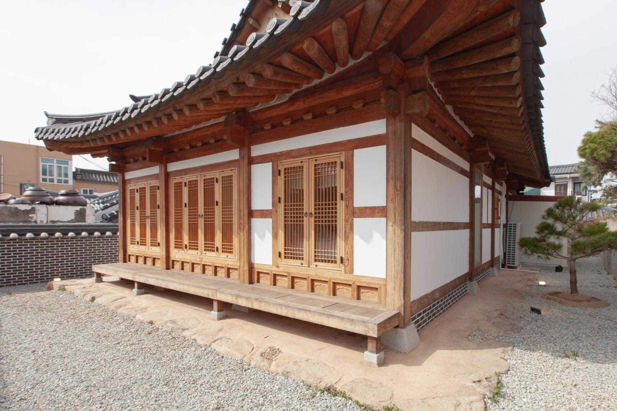 Cheong-Yeon, The Korean Traditional House Hanok In Jeonju Hanok Village Extérieur photo